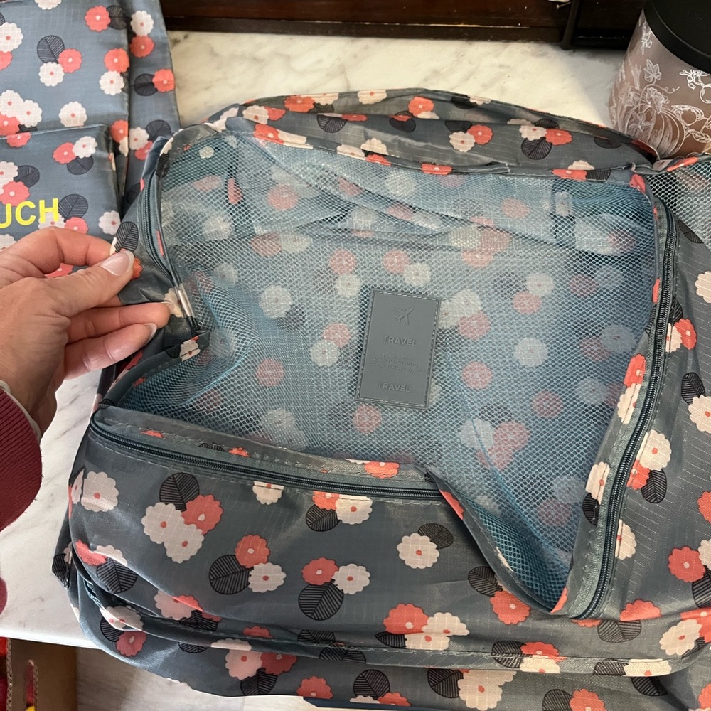 Floral set of packing cubes - one medium And one large size plus three laundry - Picture 5 of 6